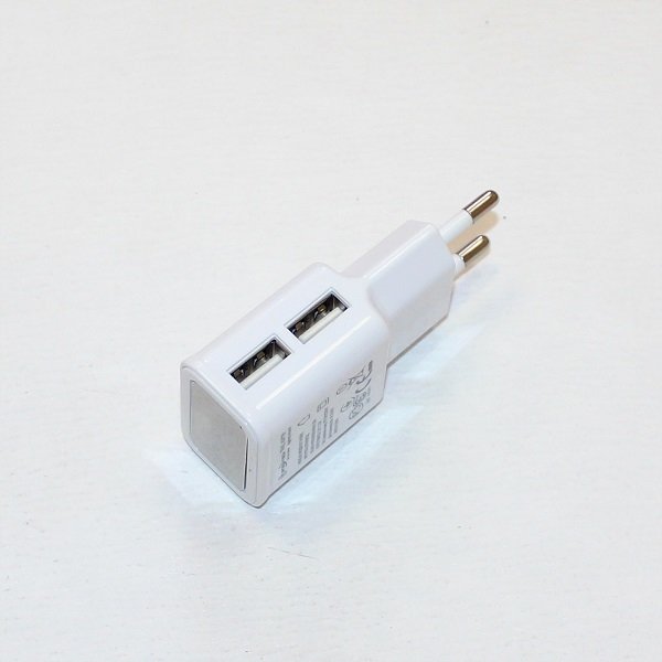 Универсальное СЗУ с 2-мя разъемами USB 2A AFKA-TECH светящийся белый