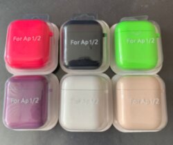 Чехол силиконовый для кейса AirPods с карабином, салатовый